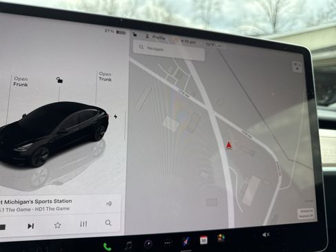 Used 2023 Tesla Model 3 Standard Range image 3