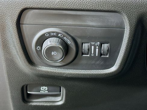 Used 2024 Jeep Grand Cherokee Limited w/ Trailer Tow Package image 17