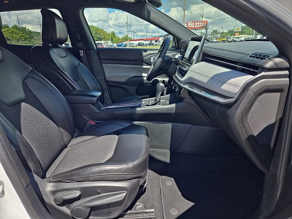 Used 2023 Jeep Compass Latitude AWD/4WD image 20