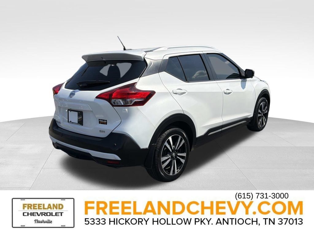 Used 2020 Nissan Kicks SR w/ SR Premium Package FWD image 3