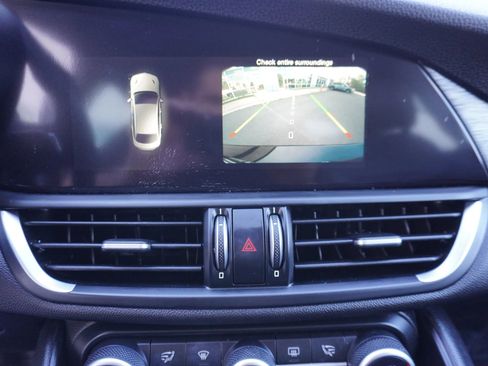 Used 2017 Alfa Romeo Giulia AWD image 14