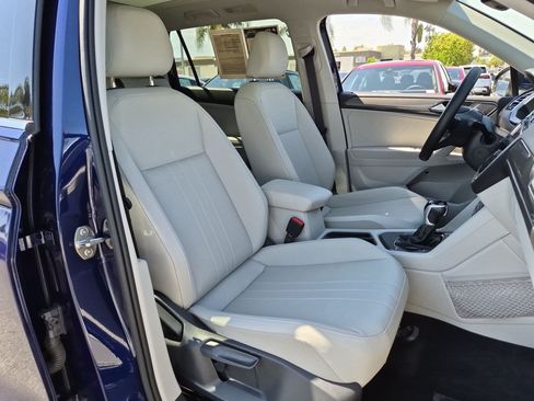 Used 2023 Volkswagen Tiguan SE w/ Panoramic Sunroof Package FWD image 33