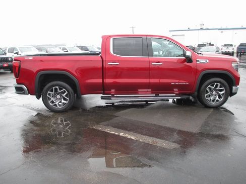Used 2024 GMC Sierra 1500 SLT image 5