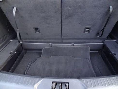 Used 2022 Ford Explorer XLT image 9