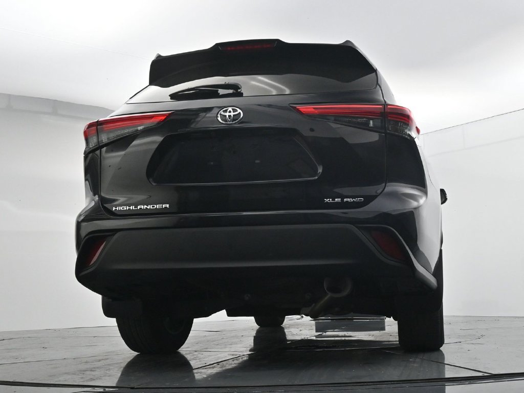 Used 2023 Toyota Highlander XLE AWD/4WD image 21