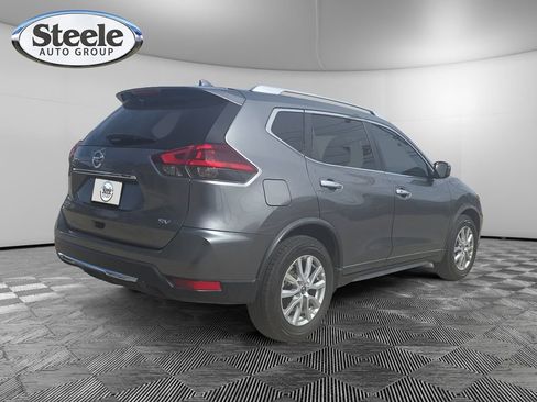 Used 2018 Nissan Rogue SV image 5