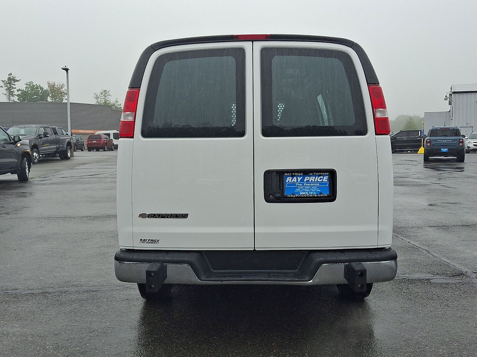 Used 2025 Chevrolet Express 2500 w/ Driver Convenience Package RWD image 5