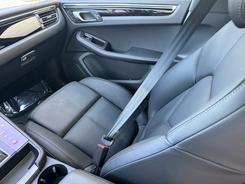 Certified 2024 Porsche Macan AWD/4WD image 17