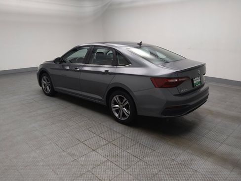 Used 2024 Volkswagen Jetta SE FWD image 3