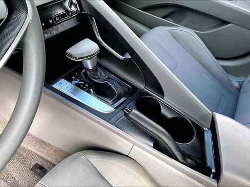 Used 2021 Hyundai Elantra SEL image 15