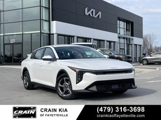 New 2025 Kia K4 LXS image 1