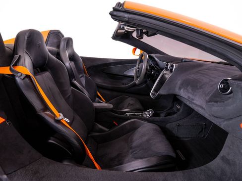Used 2020 McLaren 600LT Spider RWD image 25