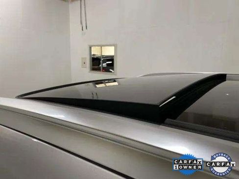 Used 2025 Volvo XC40 B5 Plus image 24