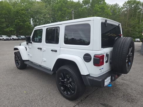 Used 2023 Jeep Wrangler Unlimited Sahara w/ Cold Weather Group AWD/4WD image 6