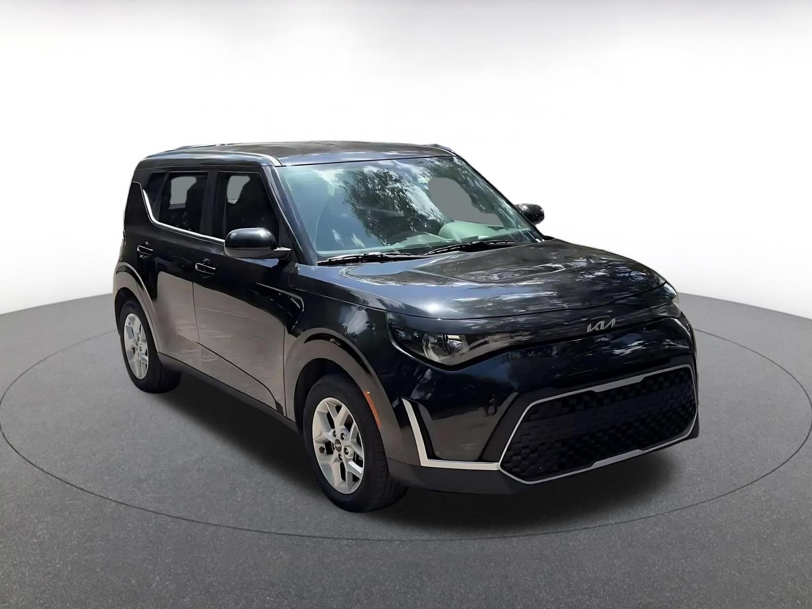 Used 2025 Kia Soul LX w/ LX Technology Package FWD image 3