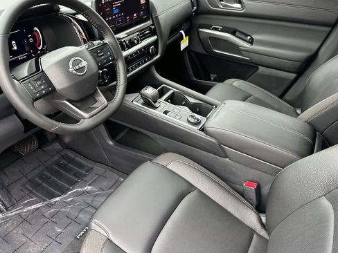 New 2026 Nissan Pathfinder SL image 11