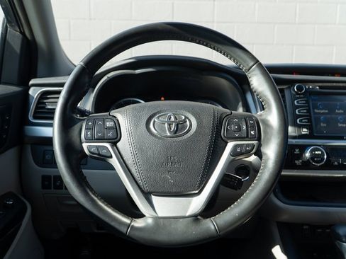 Used 2019 Toyota Highlander Limited Platinum image 24