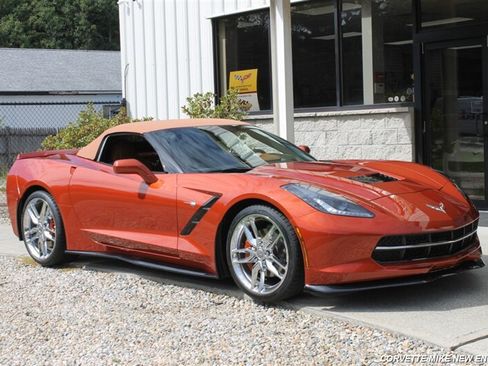 Used 2015 Chevrolet Corvette Stingray Convertible w/ 3LT Preferred Equipment Group RWD image 21