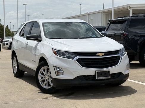 Used 2020 Chevrolet Equinox LS w/ LPO, Floor Liner Package FWD image 2
