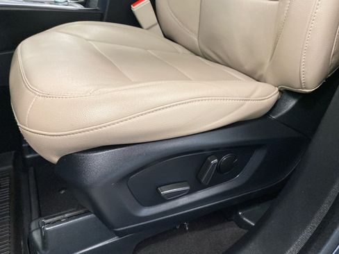Used 2023 Ford Explorer Limited w/ Limited Technology Package AWD/4WD image 17