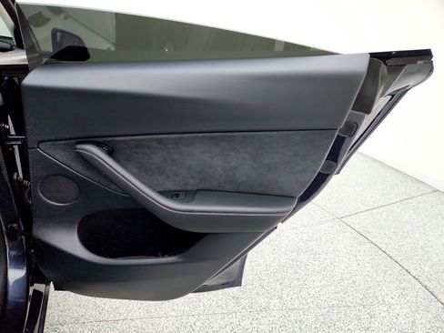 Used 2024 Tesla Model Y Long Range image 29