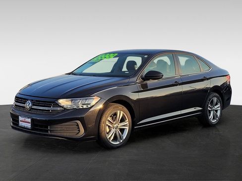 Used 2024 Volkswagen Jetta SE image 8