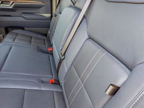 Used 2024 Chevrolet Silverado 1500 High Country image 18