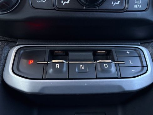 Used 2023 GMC Acadia SLT image 27