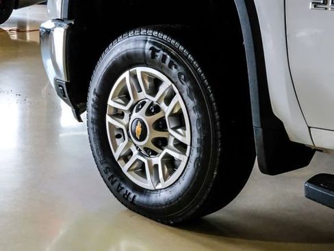 Used 2024 Chevrolet Silverado 2500 LT w/ Convenience Package image 49