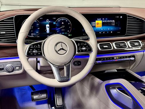 Used 2023 Mercedes-Benz Maybach GLS 600 4MATIC image 37
