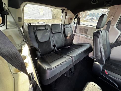 Used 2020 Dodge Grand Caravan SXT image 7