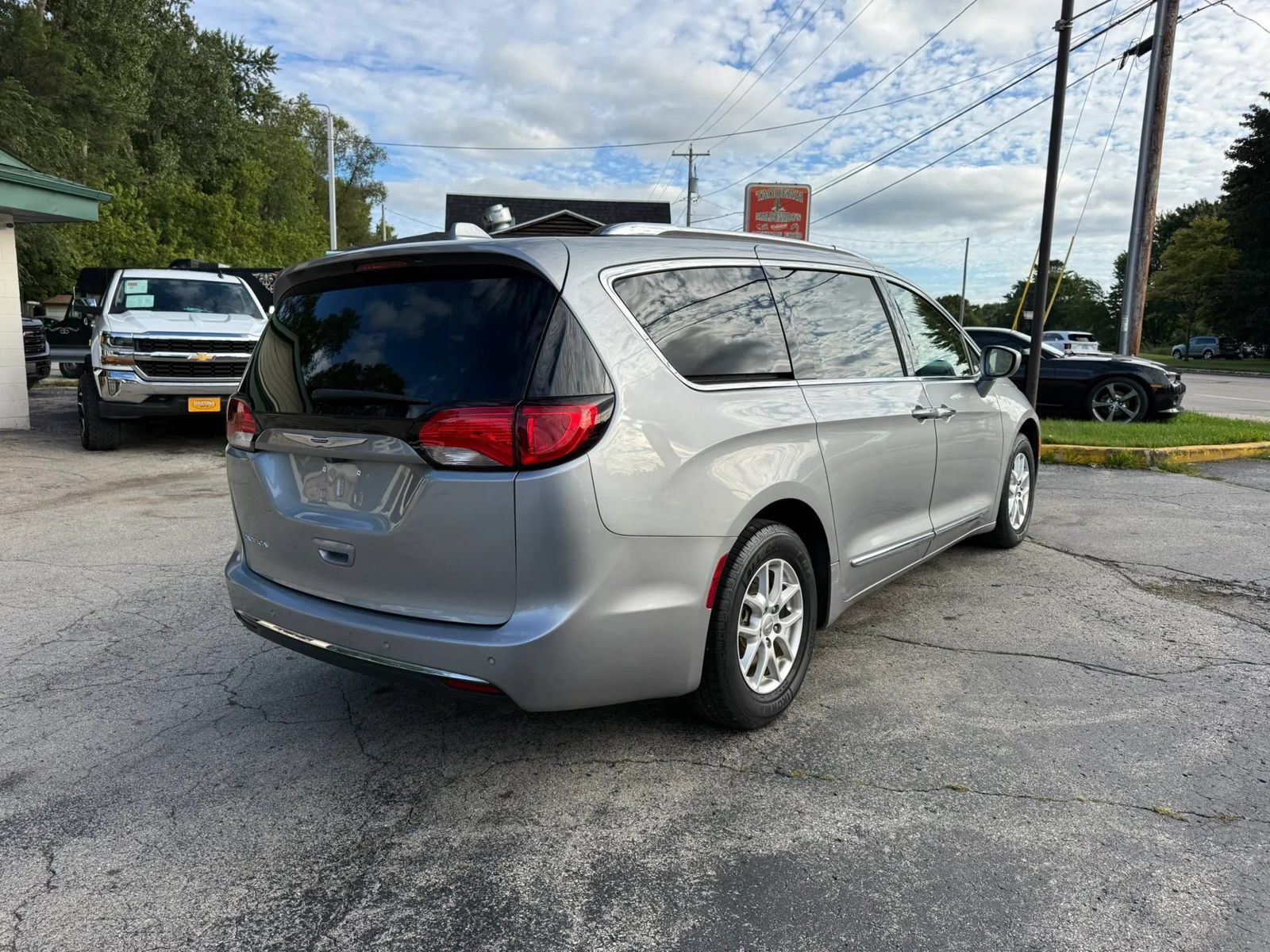 Used 2019 Chrysler Pacifica Touring-L FWD image 5