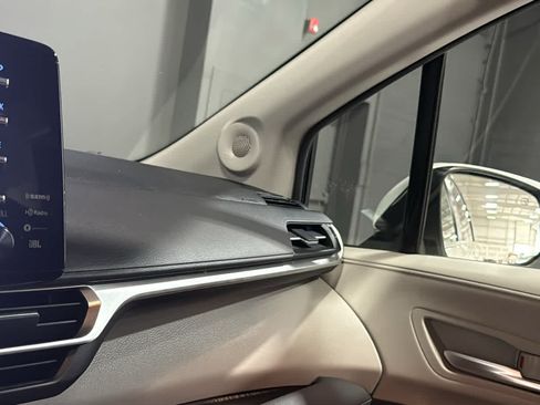 Used 2021 Toyota Sienna XLE w/ XLE Plus Package AWD/4WD image 18