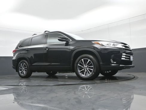 Used 2019 Toyota Highlander XLE image 70