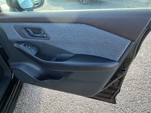 Used 2023 Nissan Rogue S image 15