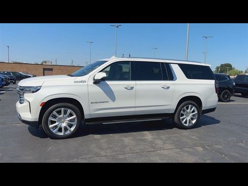 Used 2023 Chevrolet Suburban High Country AWD/4WD image 5