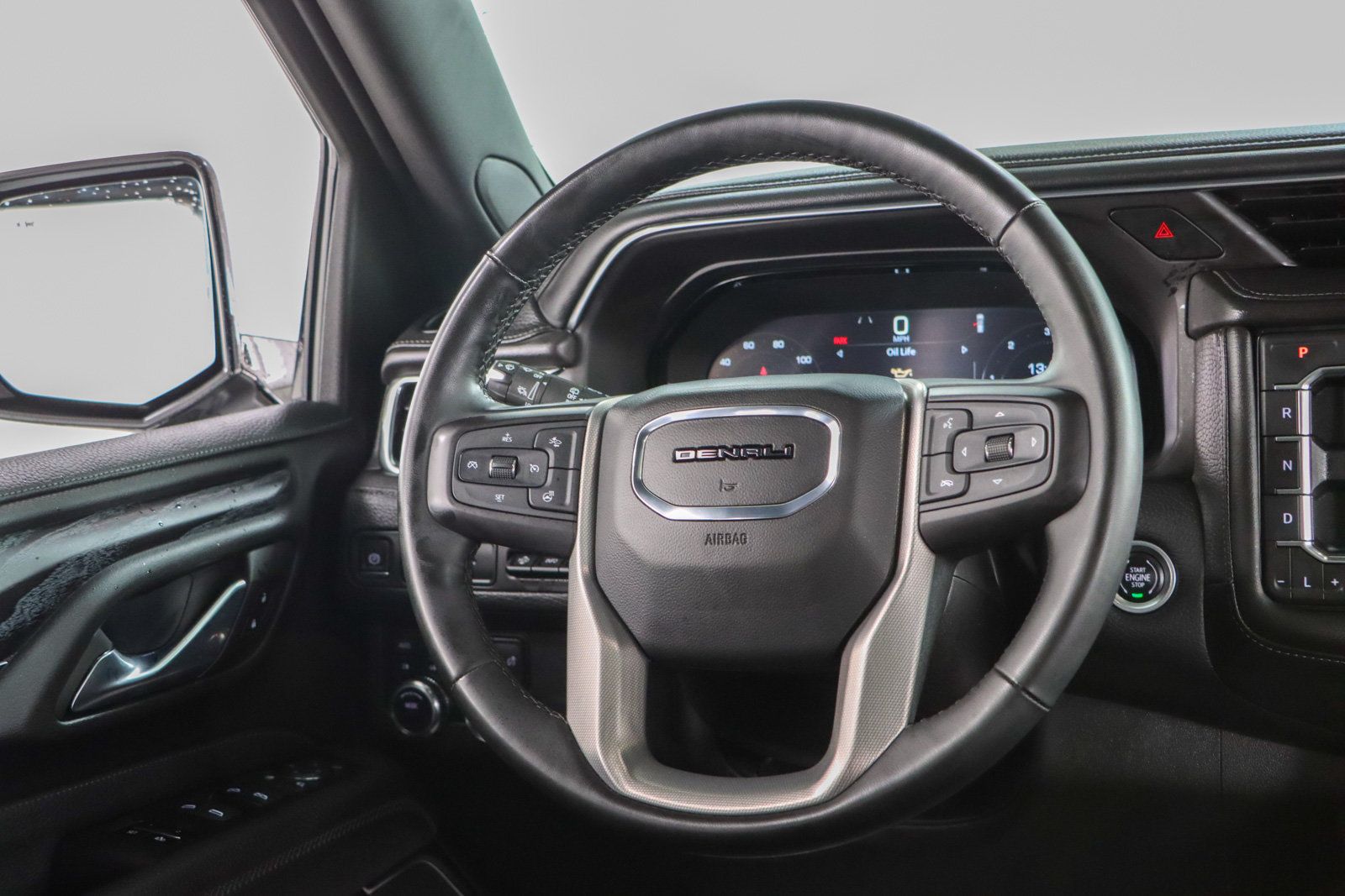 Used 2023 GMC Yukon Denali AWD/4WD image 13