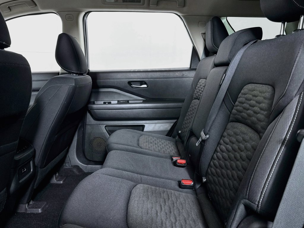 Used 2022 Nissan Pathfinder SV FWD image 8