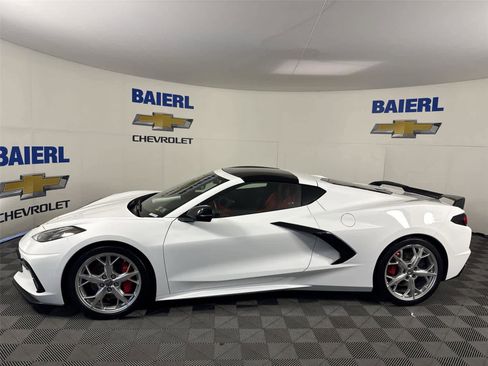 Used 2023 Chevrolet Corvette Stingray Preferred Cpe w/ Z51 Performance Package RWD image 2