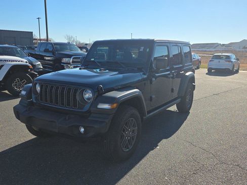 Used 2025 Jeep Wrangler Sport S image 6
