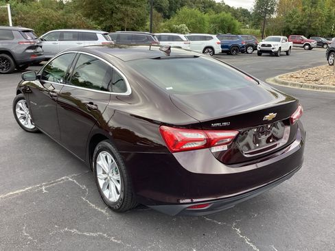 Used 2021 Chevrolet Malibu LT image 2