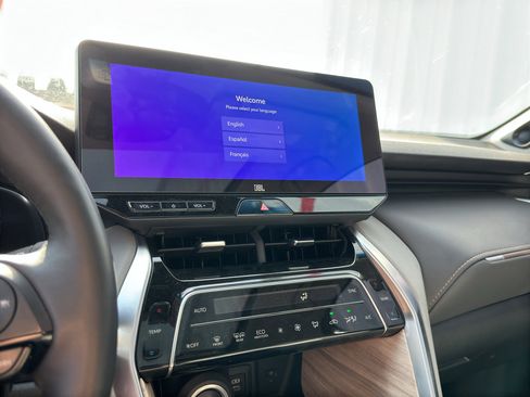 Certified 2024 Toyota Venza Limited AWD/4WD image 12