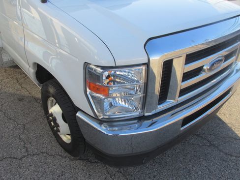 Used 2024 Ford E-350 and Econoline 350 Super Duty w/ Power Windows & Locks Group image 9