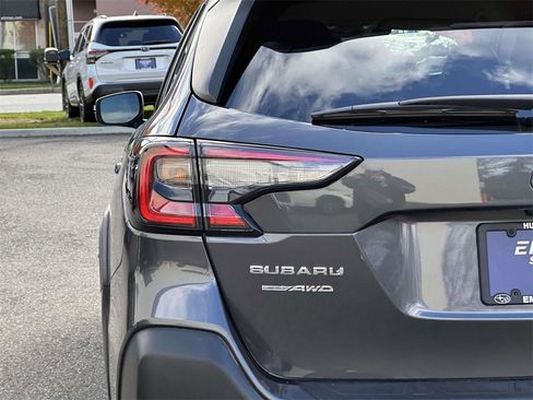 Used 2023 Subaru Outback Premium image 11