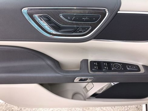 Used 2019 Lincoln Continental Select w/ Continental Climate Package image 13