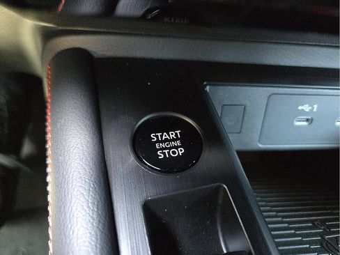 Used 2025 Nissan Kicks SR AWD/4WD image 21
