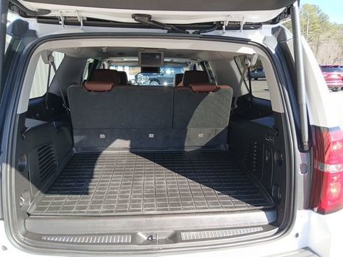 Used 2019 Chevrolet Suburban Premier w/ Premier Plus Edition RWD image 16