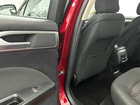 Used 2019 Ford Fusion SE image 27