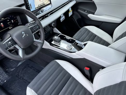 New 2026 Mitsubishi Outlander SE AWD/4WD image 10