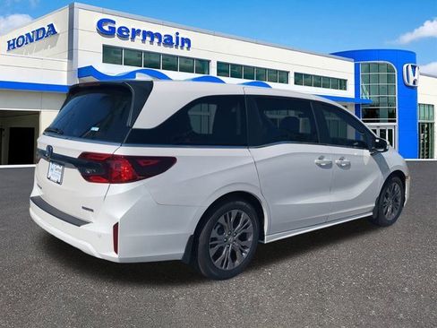 New 2026 Honda Odyssey Touring image 3